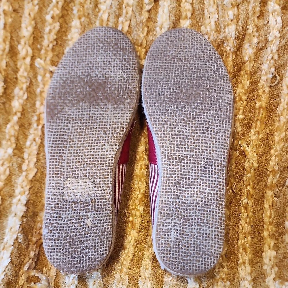 TOMS Women's Espadrilles Slip-On Shoes Red And White Size 8 Excellent, LIKE NEW